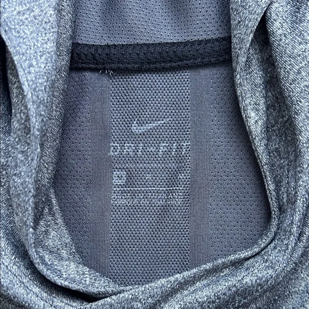 Nike Dri Fit Elite Boys Gray/Black Lightweight Long Sleeve Hoodie Shirt, Medium